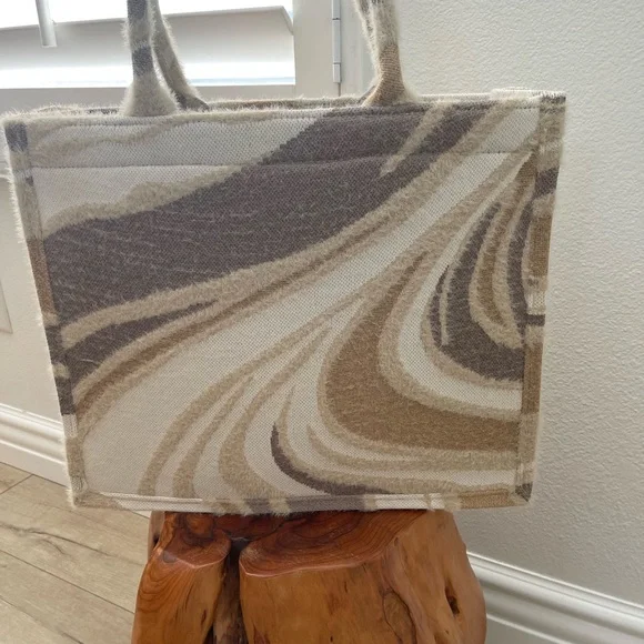 Cardigan with matching tote bag. NWT. M/L size. - Picture 9 of 9